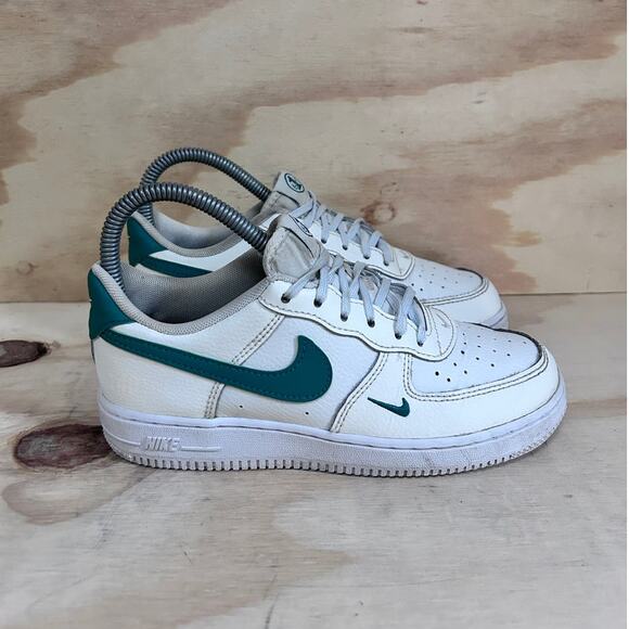 Nike-Air Force 1 Low Se 40th-Sneakers-White-Kids Little Unisex -2.5Y -FJ2887-101 - Picture 1 of 9